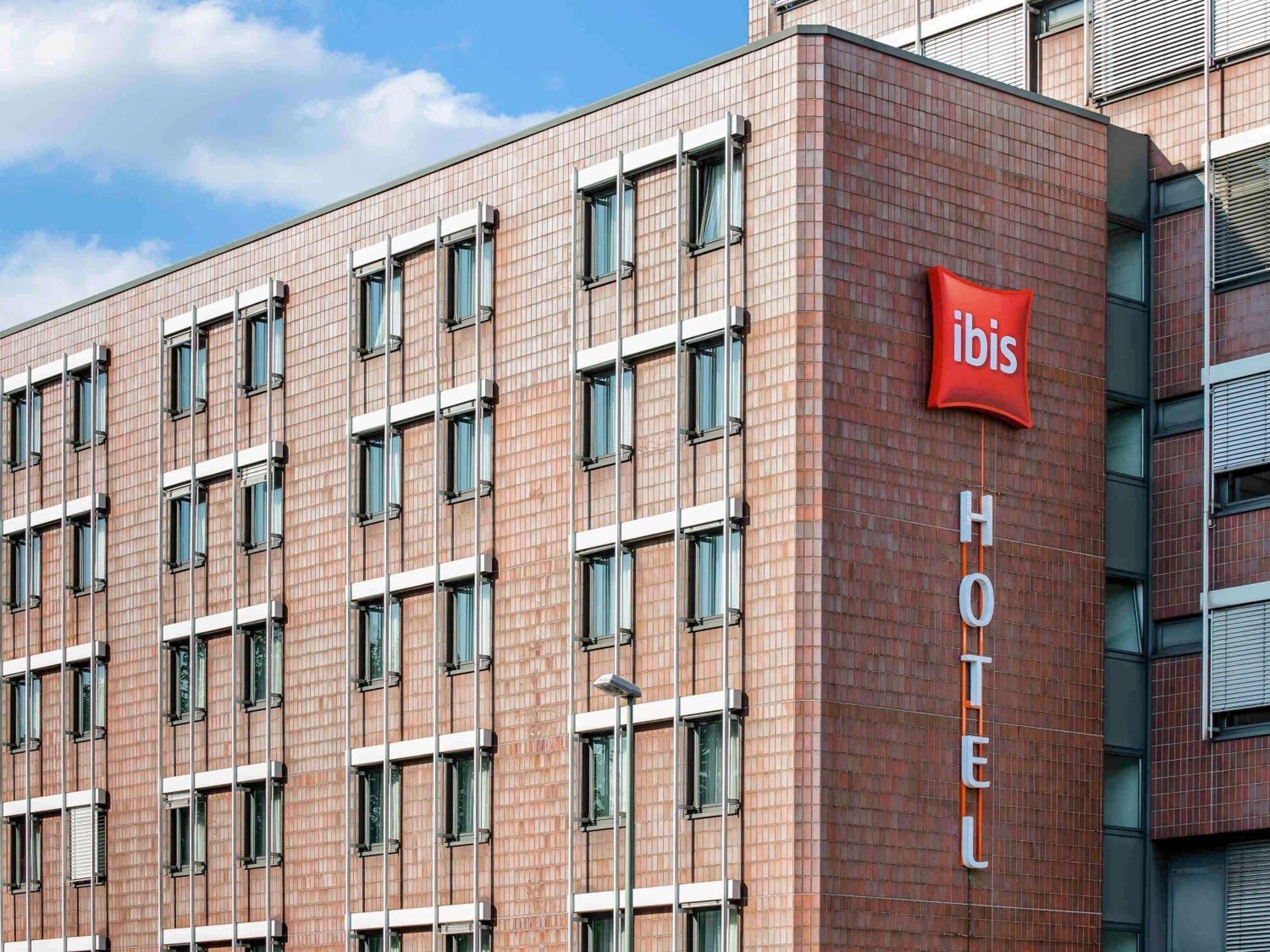 Ibis Ulm City Екстериор снимка
