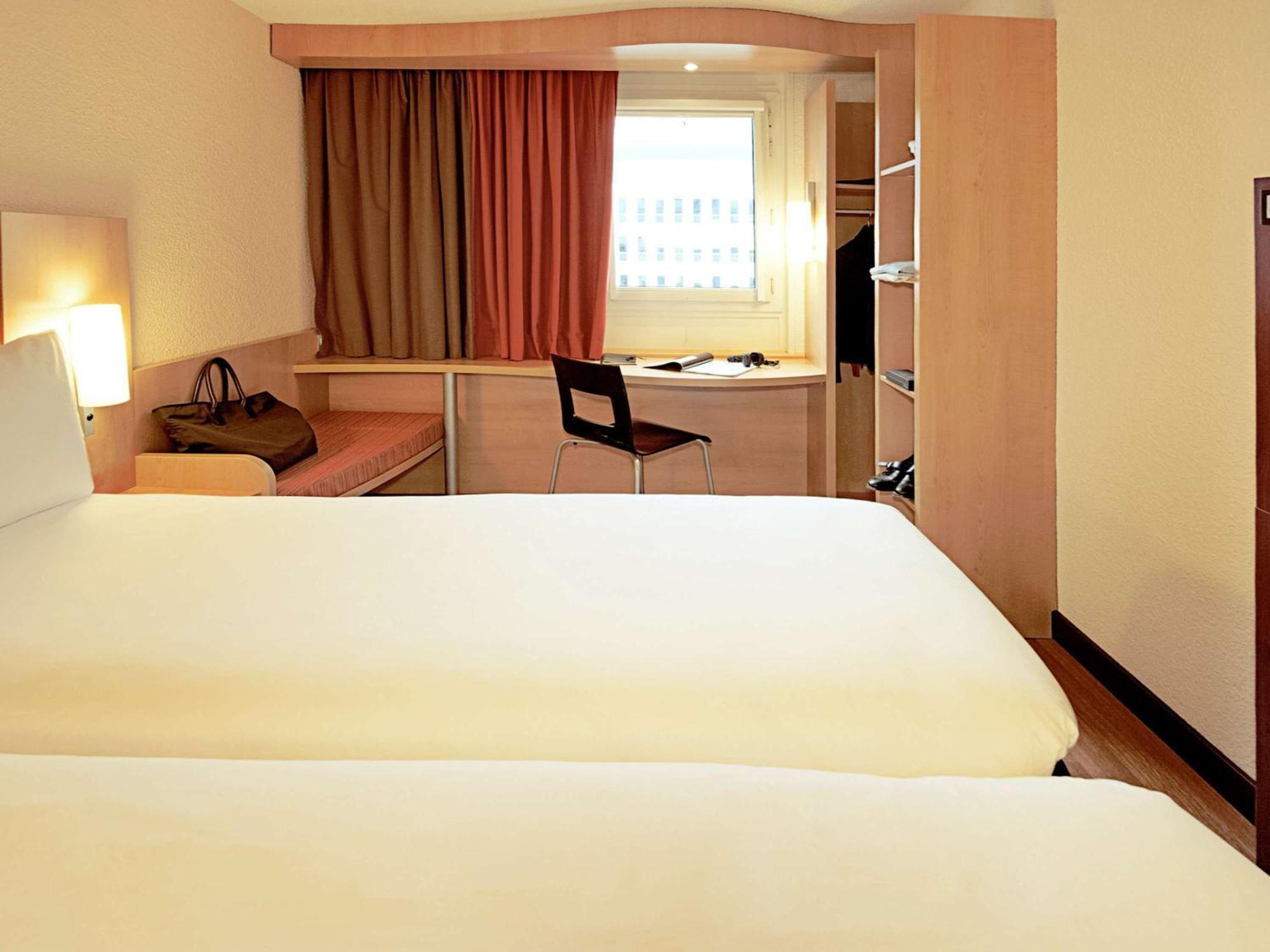 Ibis Ulm City Екстериор снимка